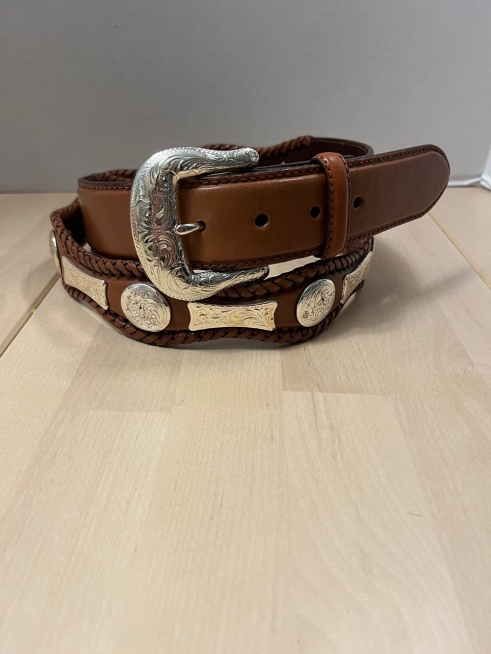 Tony Lama Brown Leather Scalloped Belt w/ Silver Tone Conchos Mens 42